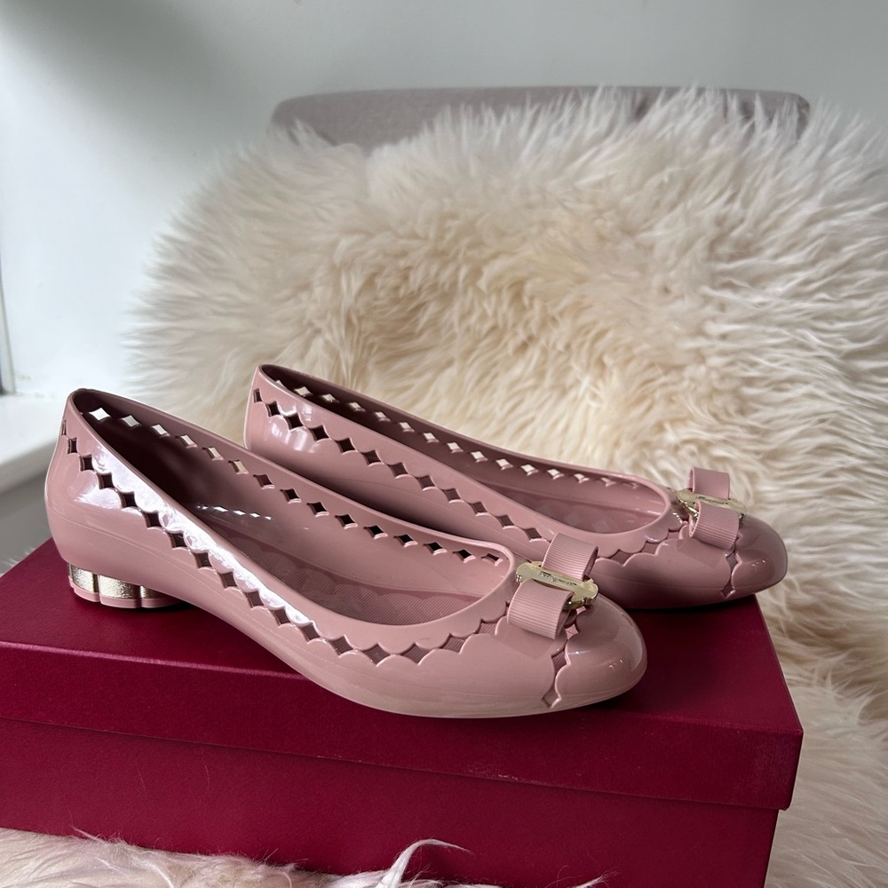 Brand New Ferragamo Jelly ballet flats in Pinky Beige